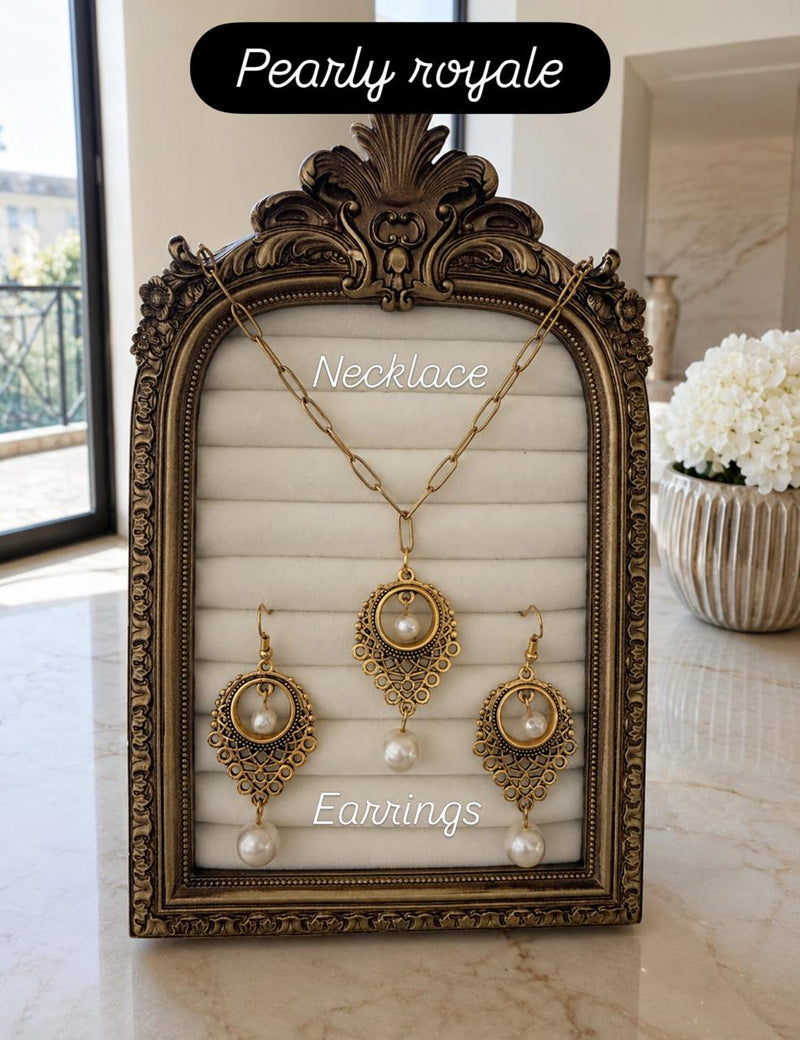 Pearly royale pendant and earrings